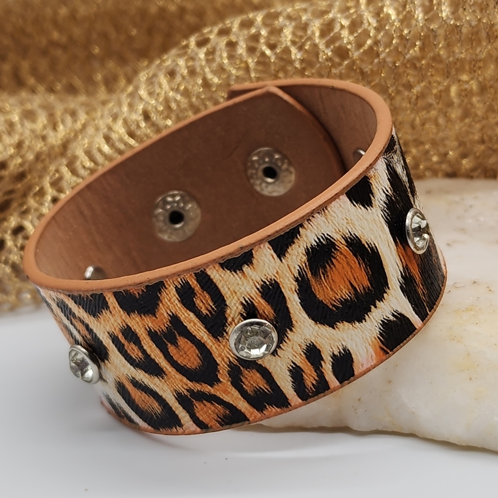 ❤️ Bracelet Animal Print Faux Leather Bracelet Crystals Snapped Adjustable
